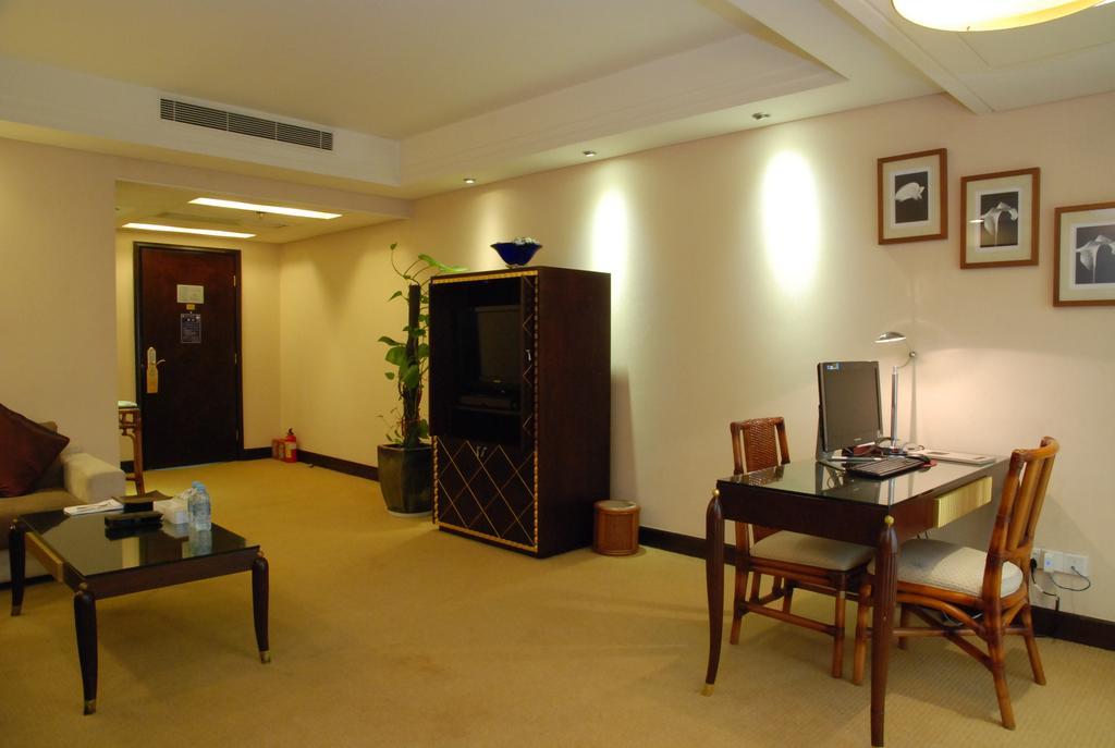 东莞君兰酒店 Grand Land Hotel Dongguan  Exterior photo